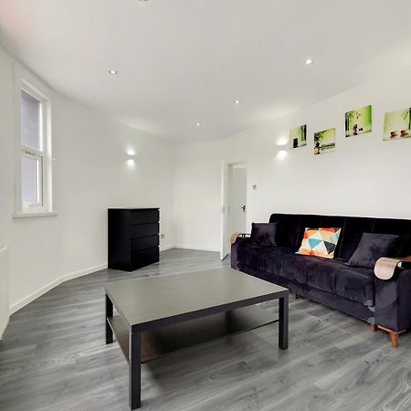 Lovely 4 Bed Apartment Perfect For Families! Лондон Экстерьер фото